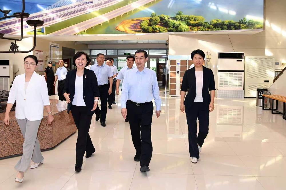 张超超调研特色魅力之城建设